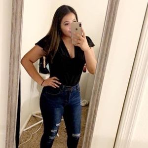 Meet your Posher, Abril